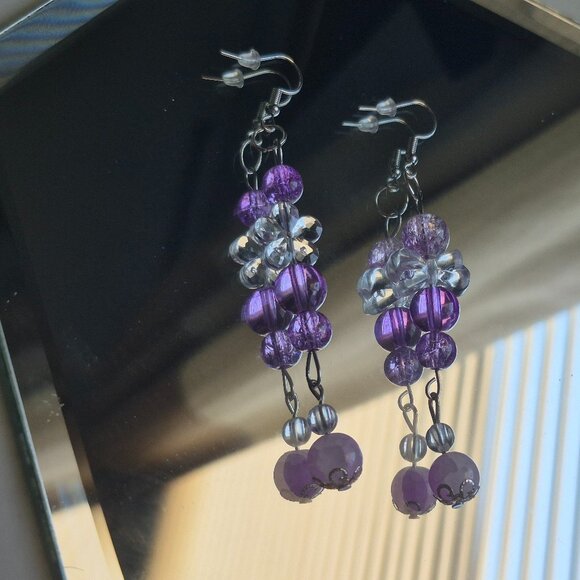 Handmade long purple drop earrings - Picture 3 of 3